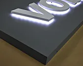 LED-Buchstaben dezent, edel ideal für einen starken Auftritt
